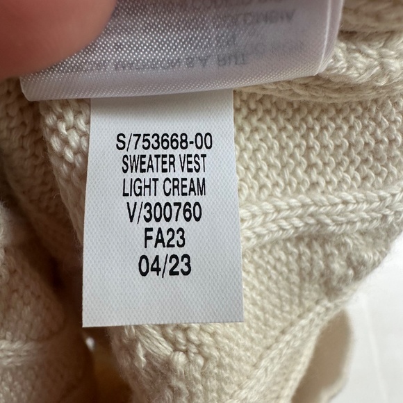 NWT Baby Gap Toddler Sweater Vest in Light Cream Beige - Picture 6 of 7